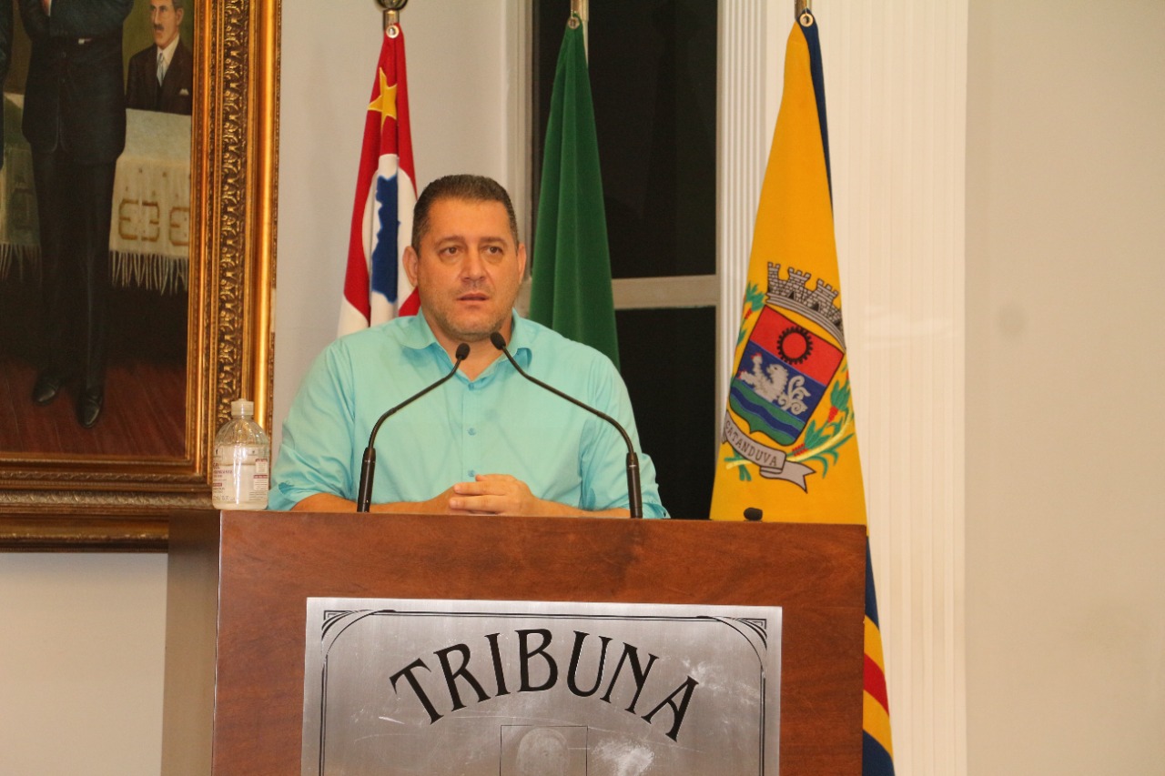 MAURICIO GOUVEA APRESENTA PROJETO DE LEI VISANDO ESTIMULAR ADOÇÃO DE CÃES E GATOS