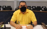Mauricio Gouvea busca soluções para rua sem pavimentação no Bairro Jardim Alvorada