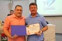 MAURICIO GOUVEA FAZ HOMENAGEM AO FUNCIONÁRIO PÚBLICO JOSÉ ANTÔNIO DOS SANTOS, MAIS CONHECIDO COMO “MONSTRINHO”