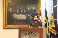 MAURÍCIO RIVA QUESTIONA COMBATE A DENGUE NO BAIRRO PEDRO MONTELEONE