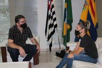 Natália Burian do BAX participa de reunião com presidente da Câmara
