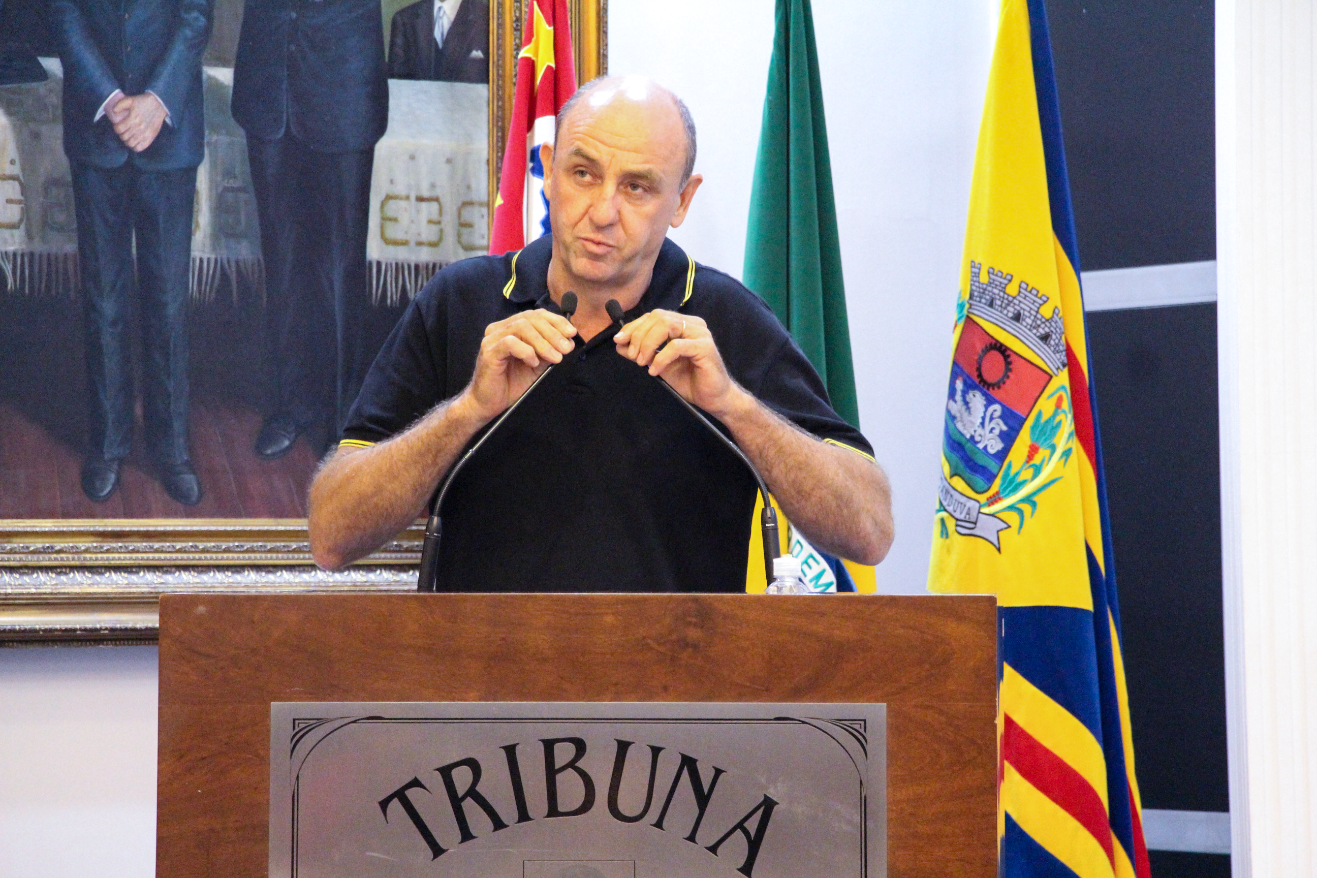 NELSON TOZO INDICA LIMPEZA SOB PONTE DA RUA EUCLIDES PEREIRA, PRÓXIMO AO POUPATEMPO