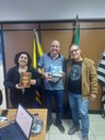 NELSON TOZO RECEBE EM SEU GABINETE O ESCRITOR CATANDUVENSE, MARCELO DE FAZZIO