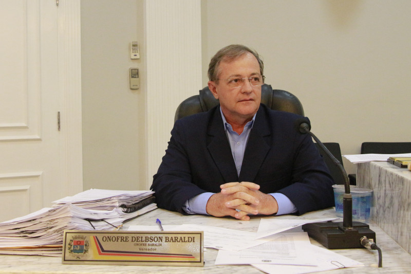 Onofre Baraldi se reúne com Deputado Federal e solicita emenda para pavimentação do bairro Raul de Carvalho