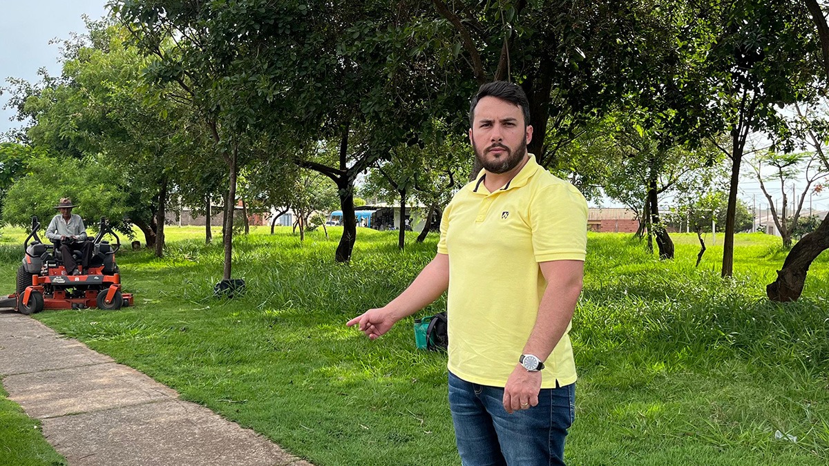 Prefeitura atende Cesar Patrick e realiza capinação em praça do Nova Catanduva