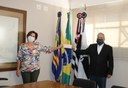 Presidente da Câmara , Dr. Luis Pereira entrega cheque de 500 mil para que a Prefeitura possa socorrer as famílias de Catanduva que encontram-se em situação de vulnerabilidade