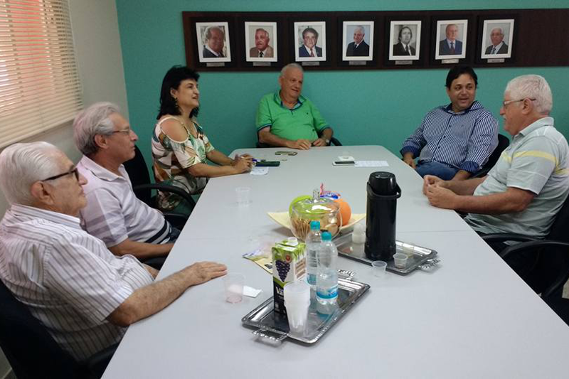 Presidente da Câmara encontra-se com diretores e responsáveis pela APAE de Catanduva