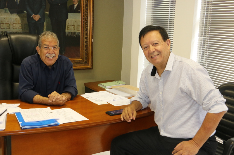 Presidente da Câmara recebe visita do Dr. Sinval Malheiros