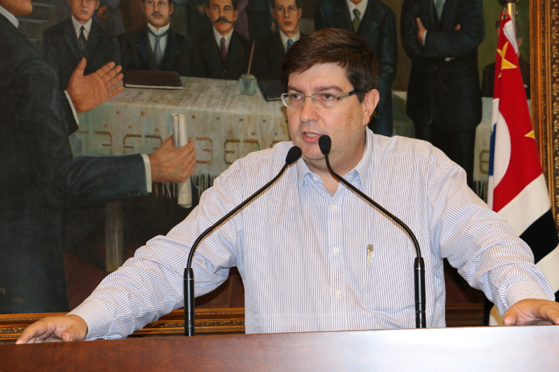 Sancionada Lei de André Beck que garante alimentação diferenciada para crianças da Rede Municipal de Ensino