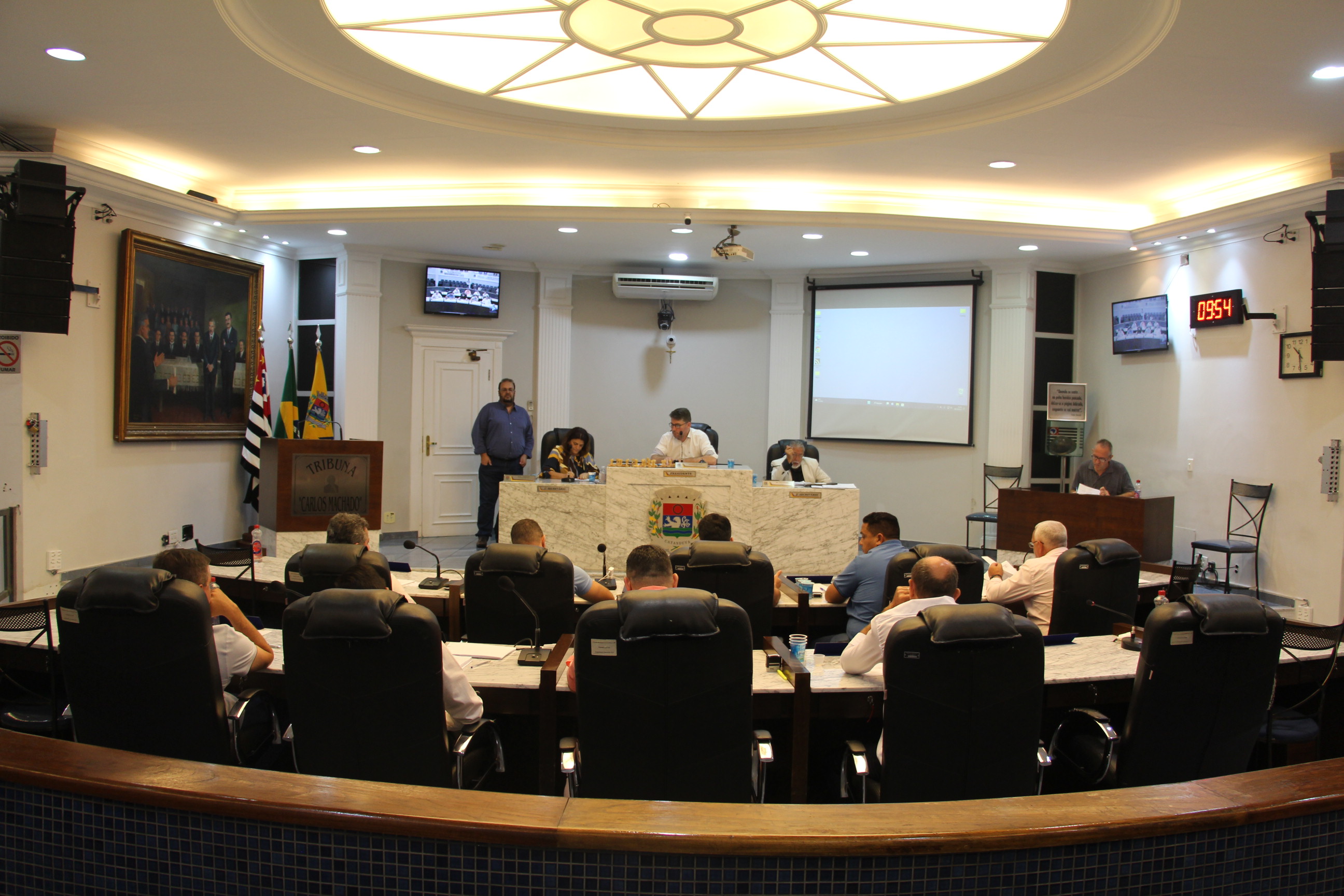 SESSÃO COM HOMENAGENS E PAUTA CHEIA TEM 21 PROJETOS APROVADOS EM PRIMEIRA E SEGUNDA DISCUSSÃO