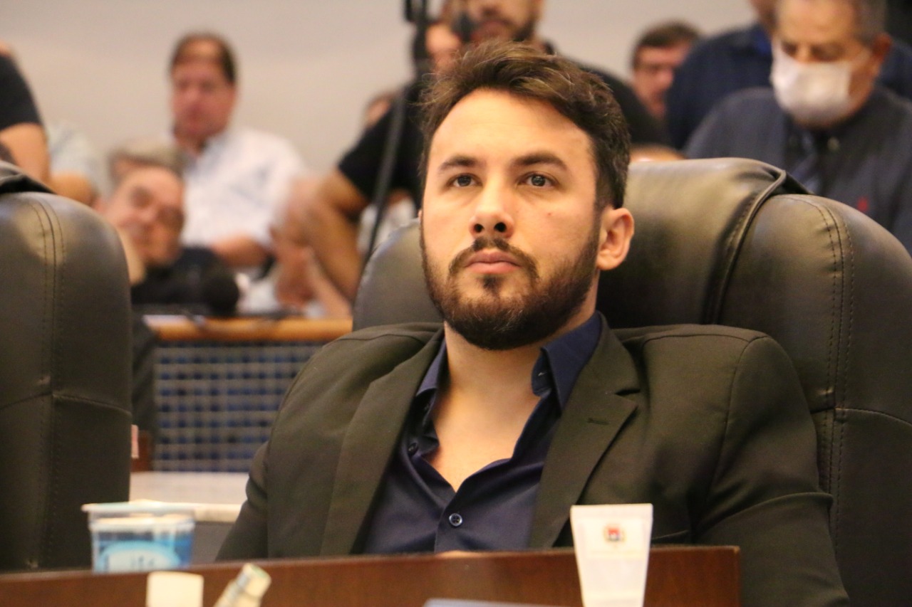 SUSPEITA: CESAR PATRICK PROMETE INVESTIGAR CONTRATO ENTRE PREFEITURA E EMPRESA TERCEIRIZADA DE ZELADORIA