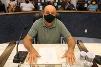 Trator da Prefeitura bate em muro de cemitério e Tozo solicita conserto 