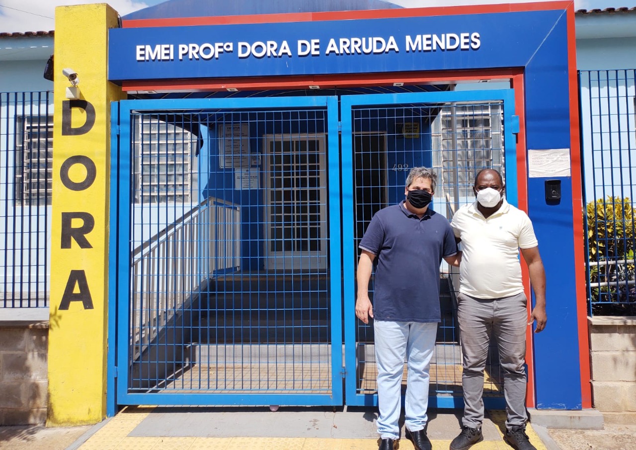 VEREADOR ALAN AUTOMÓVEIS VISITA EMEI PROFESSORA DORA DE ARRUDA MENDES