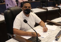 Vereador Carlos Alexandre “Gordo” solicita aparelhos de ginástica ao ar livre no Glória II