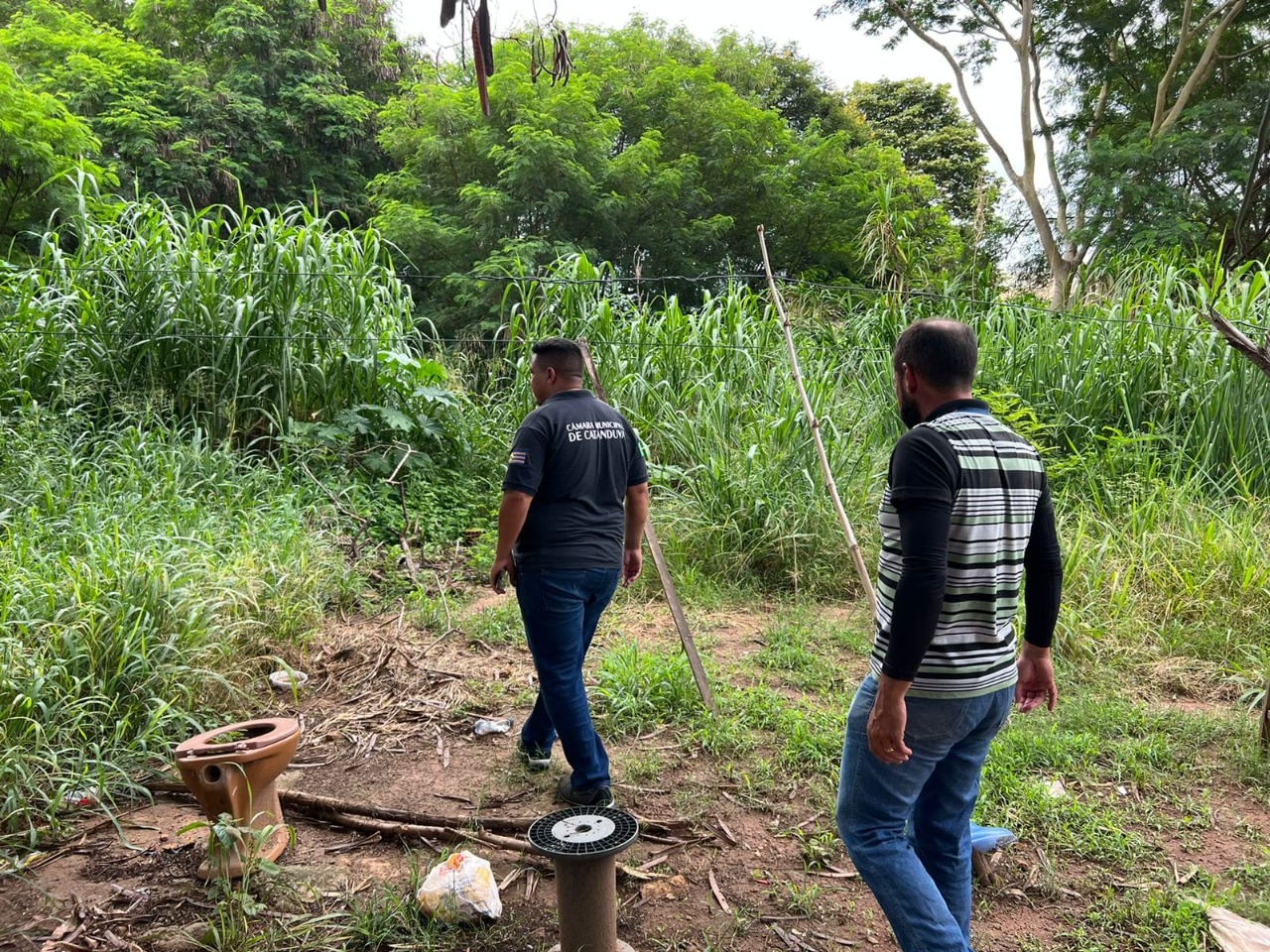 VEREADOR GORDO SE EMPENHA E COBRA LIMPEZA DE ÁREA NA VILA MOTA