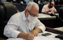Vereador Marquinhos Ferreira solicita asfalto em rua para instalação de novas empresas