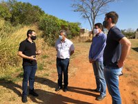 Vereador Maurício Ferreira apresenta demandas da Praça da Catedral e Bairro Pedro Monteleone ao prefeito Padre Osvaldo 