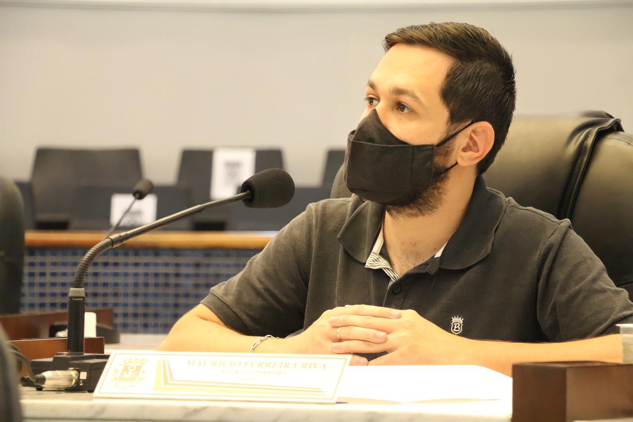 Vereador Maurício Ferreira indica necessidade de obra para resolver o problema de galeria pluvial da Rua Marília