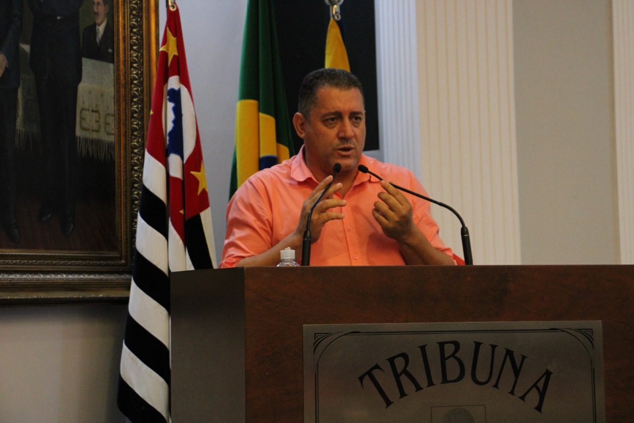 VEREADOR MAURICIO GOUVEA REQUER RECAPE A RUA PEREIRA BARRETO