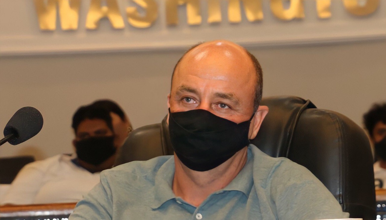 Vereador Tozo destaca necessidade urgente de recape em várias ruas