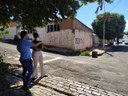 VEREADORA TAISE BRAZ VISITA LOCAL ONDE HÁ PROBLEMAS DE ESCOAMENTO DE ÁGUA JUNTO A ENGENHEIRO DA SAEC