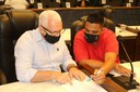Vereadores “Gordo” e Marquinhos Ferreira questionam manutenção em área próxima à linha férrea