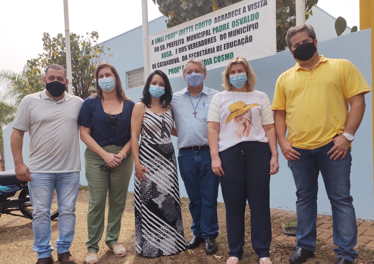 Vereadores Alan Automóveis e Mauricio Gouvea visitam escola municipal junto ao prefeito