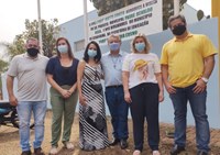 Vereadores Alan Automóveis e Mauricio Gouvea visitam escola municipal junto ao prefeito