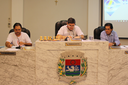  Vereadores apreciam uma propositura em sessão extraordinária 