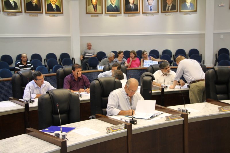 Vereadores avaliam 19 proposituras nesta terça-feira 