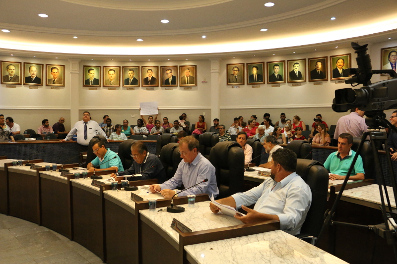Vereadores discutirão durante 8ª Sessão Ordinária três processos e 4 projetos 