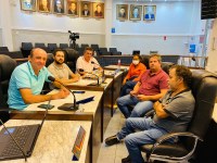 VEREADORES INTEGRANTES DA CEV SE REUNEM E ELABORAM QUESTÕES SOBRE O MAU ATENDIMENTO PRESTADO E A FALTA DE REMÉDIOS NOS POSTOS DE SAÚDE DO MUNICÍPIO