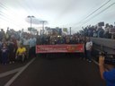 Vereadores participam da manifestação contra a demolição do pontilhão