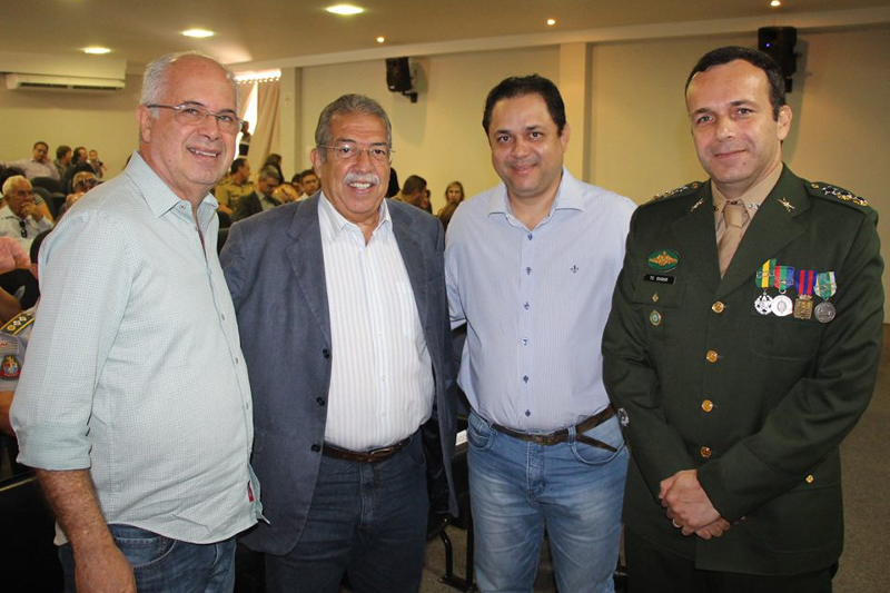 Vereadores prestigiam solenidade de transmissão do cargo de Delegado em Catanduva e inauguração da galeria dos retratos