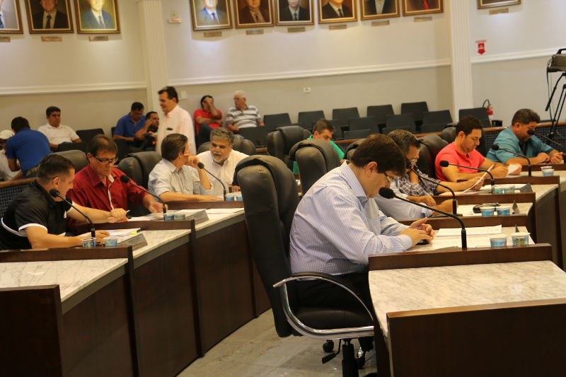 Vereadores realizam 1ª reunião da CEI da Dengue 