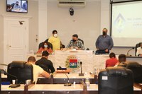 Vereadores rejeitam veto do prefeito e analisam 8 proposituras