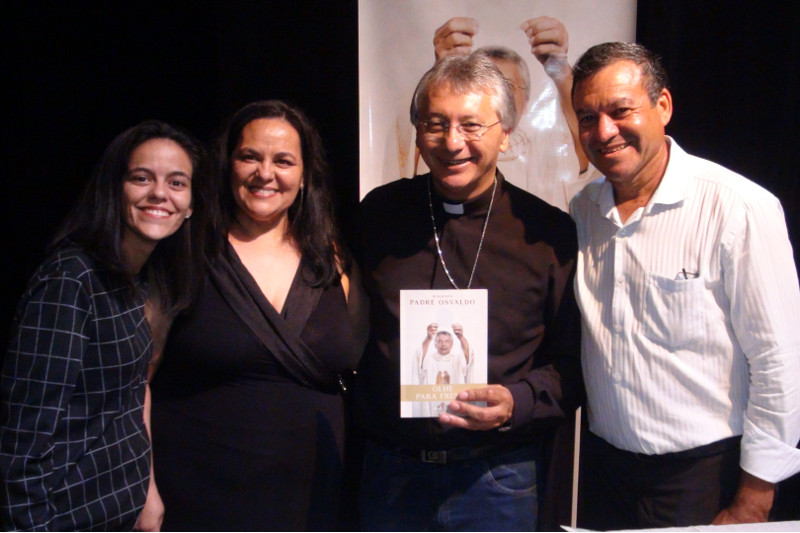 Wilson Paraná elabora Moção de Congratulações ao Padre Osvaldo de Oliveira Rosa pelo lançamento de sua biografia intitulada como “Olhe para Frente”