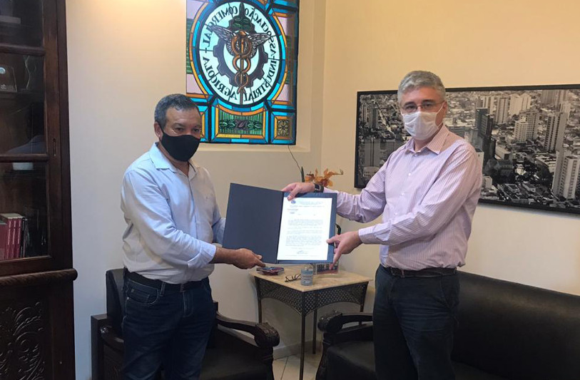 Wilson Paraná entrega Moção de Congratulações ao Presidente da Associação Comercial e Empresarial de Catanduva